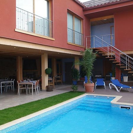 Hotel La Placa Garriguella Dış mekan fotoğraf