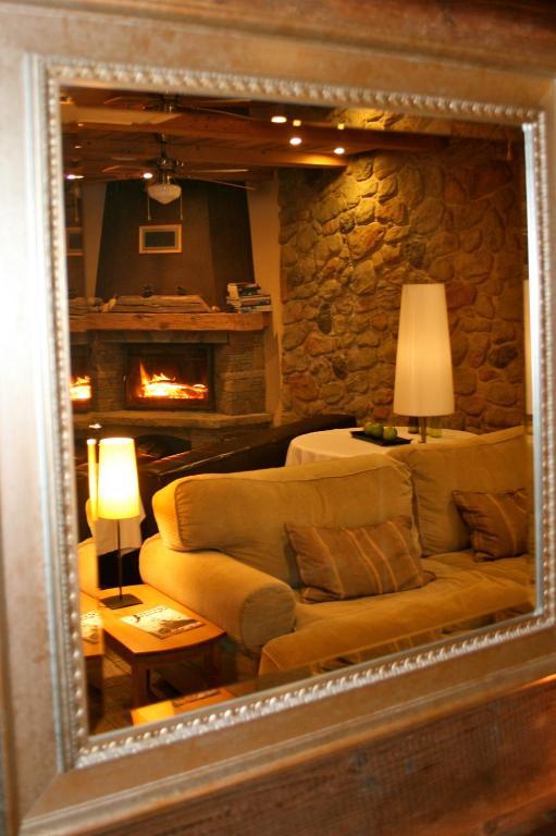 Hotel La Placa Garriguella Dış mekan fotoğraf