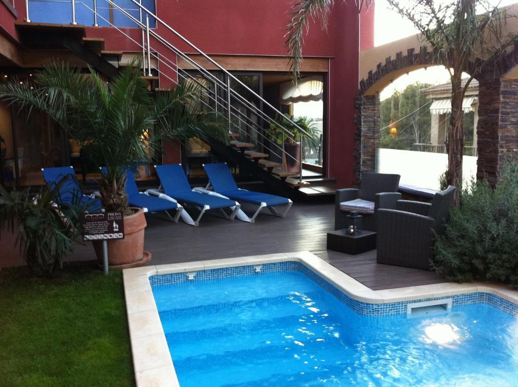 Hotel La Placa Garriguella Dış mekan fotoğraf