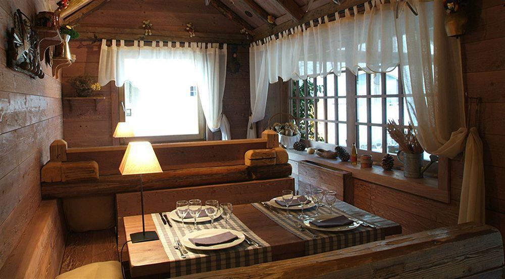 Hotel La Placa Garriguella Dış mekan fotoğraf
