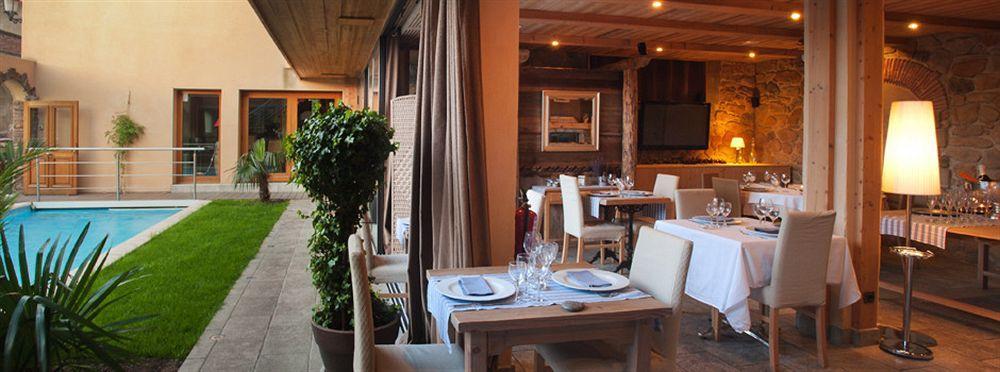 Hotel La Placa Garriguella Dış mekan fotoğraf