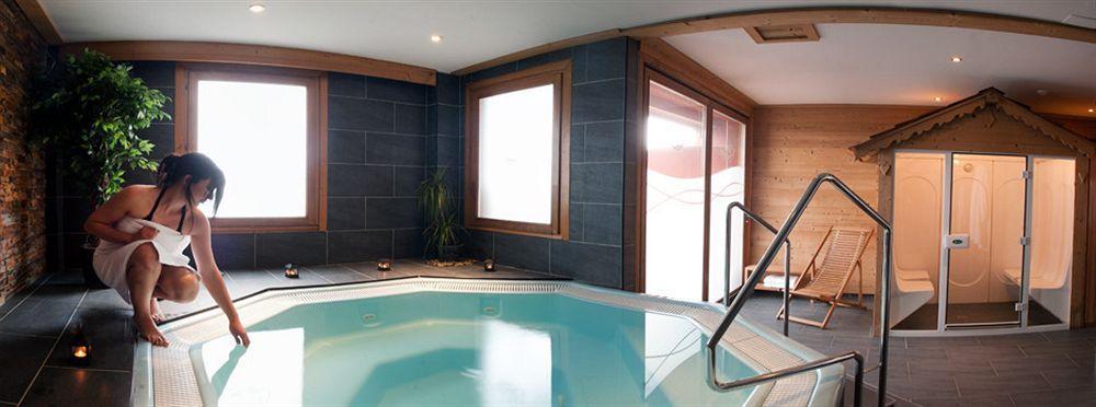 Hotel La Placa Garriguella Dış mekan fotoğraf