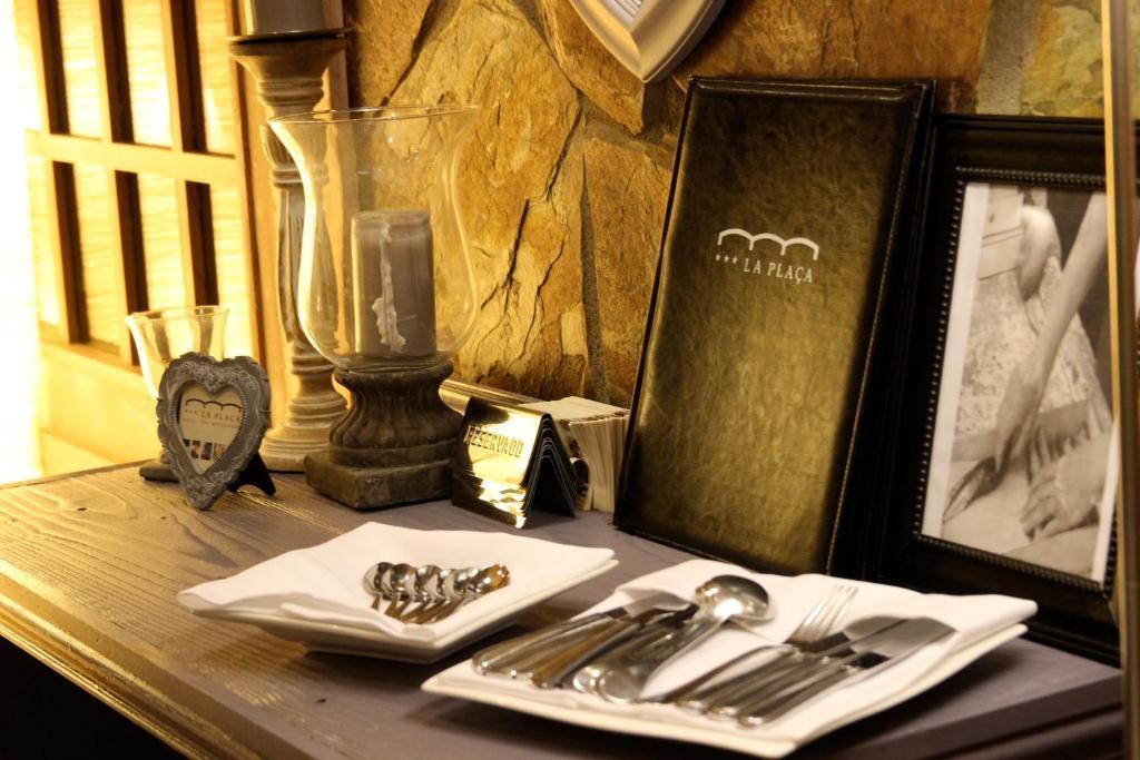 Hotel La Placa Garriguella Dış mekan fotoğraf