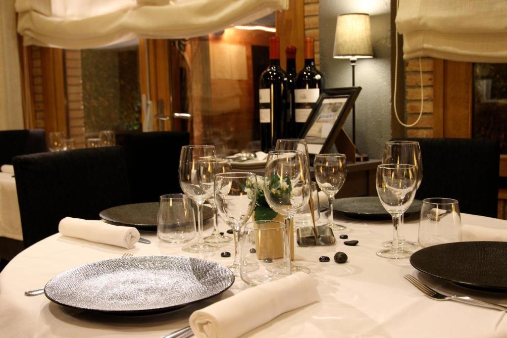 Hotel La Placa Garriguella Dış mekan fotoğraf