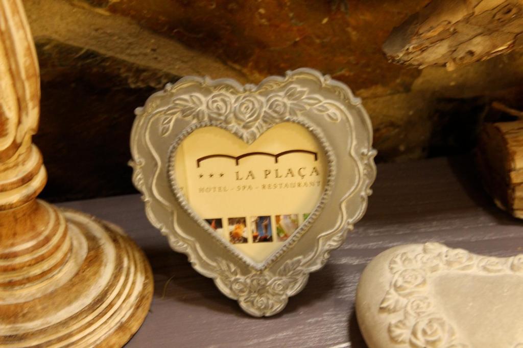 Hotel La Placa Garriguella Dış mekan fotoğraf